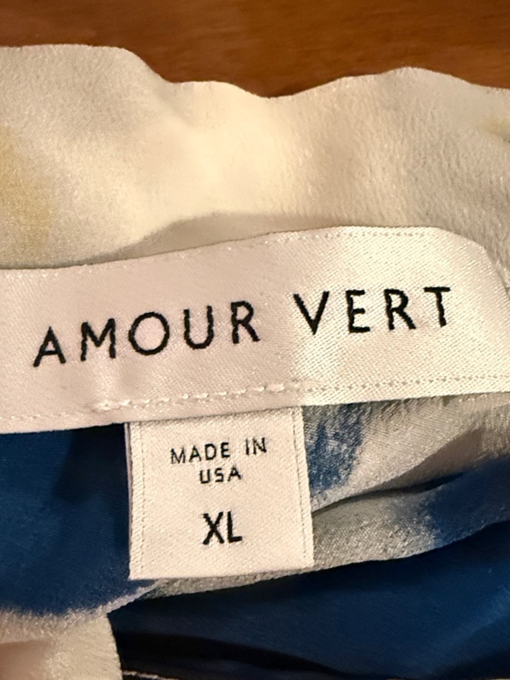 Amour Vert Silk Sleeveless Abstract Print Keyhole Top in Blue, Yellow & White - Picture 4 of 5